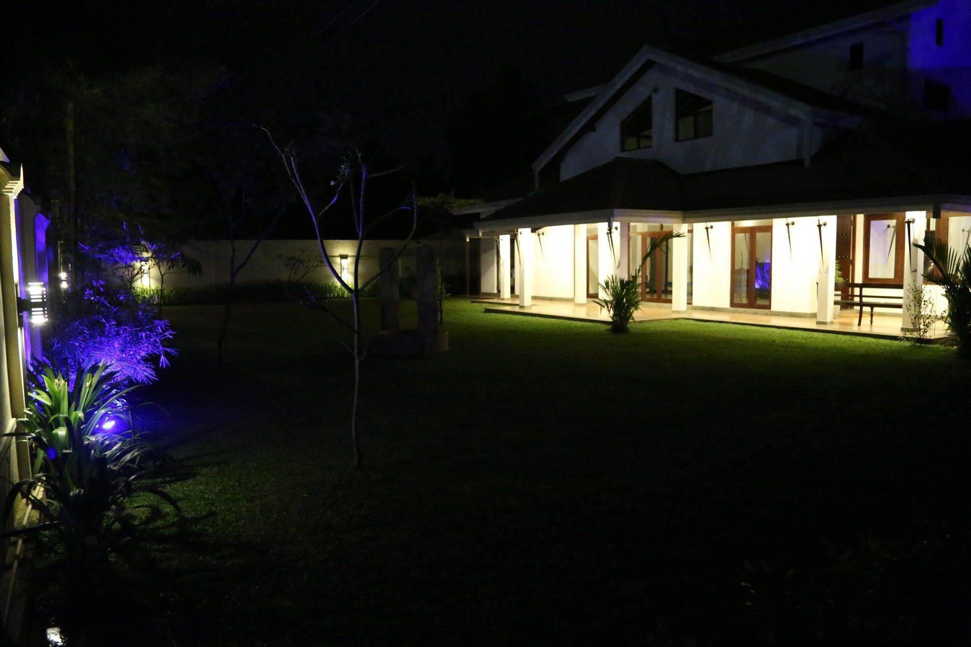Отель Tranquil Negombo Boutique Экстерьер фото