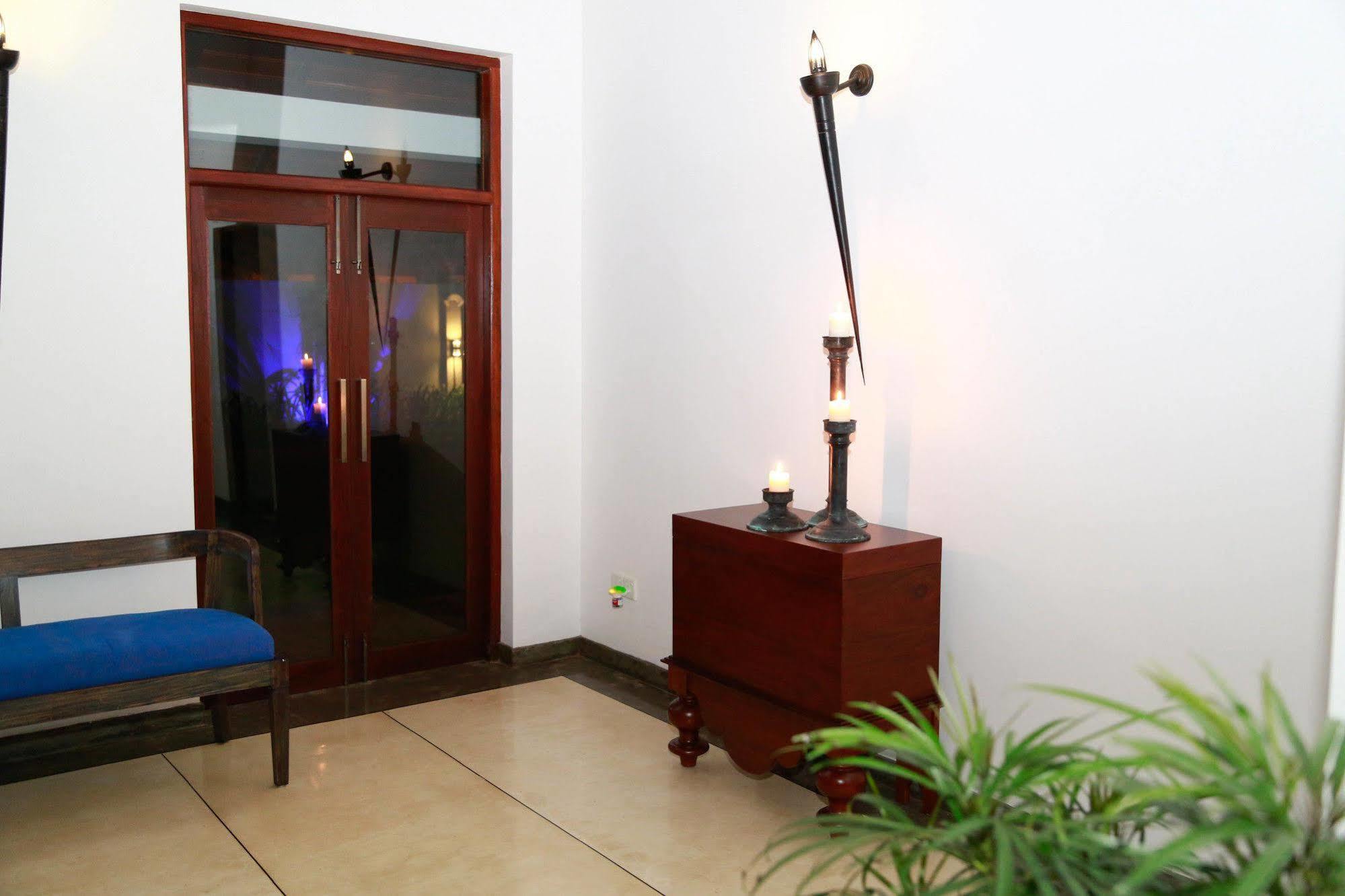 Отель Tranquil Negombo Boutique Экстерьер фото