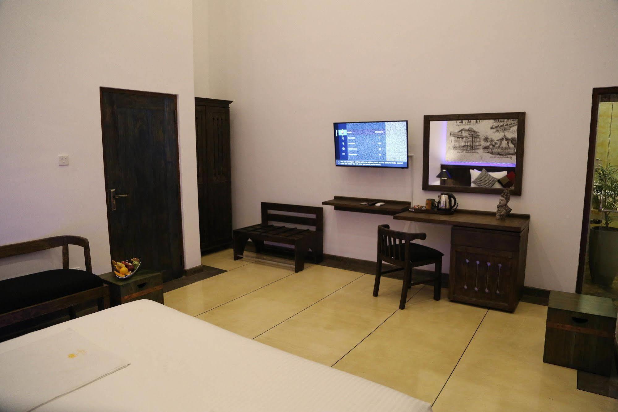 Отель Tranquil Negombo Boutique Экстерьер фото