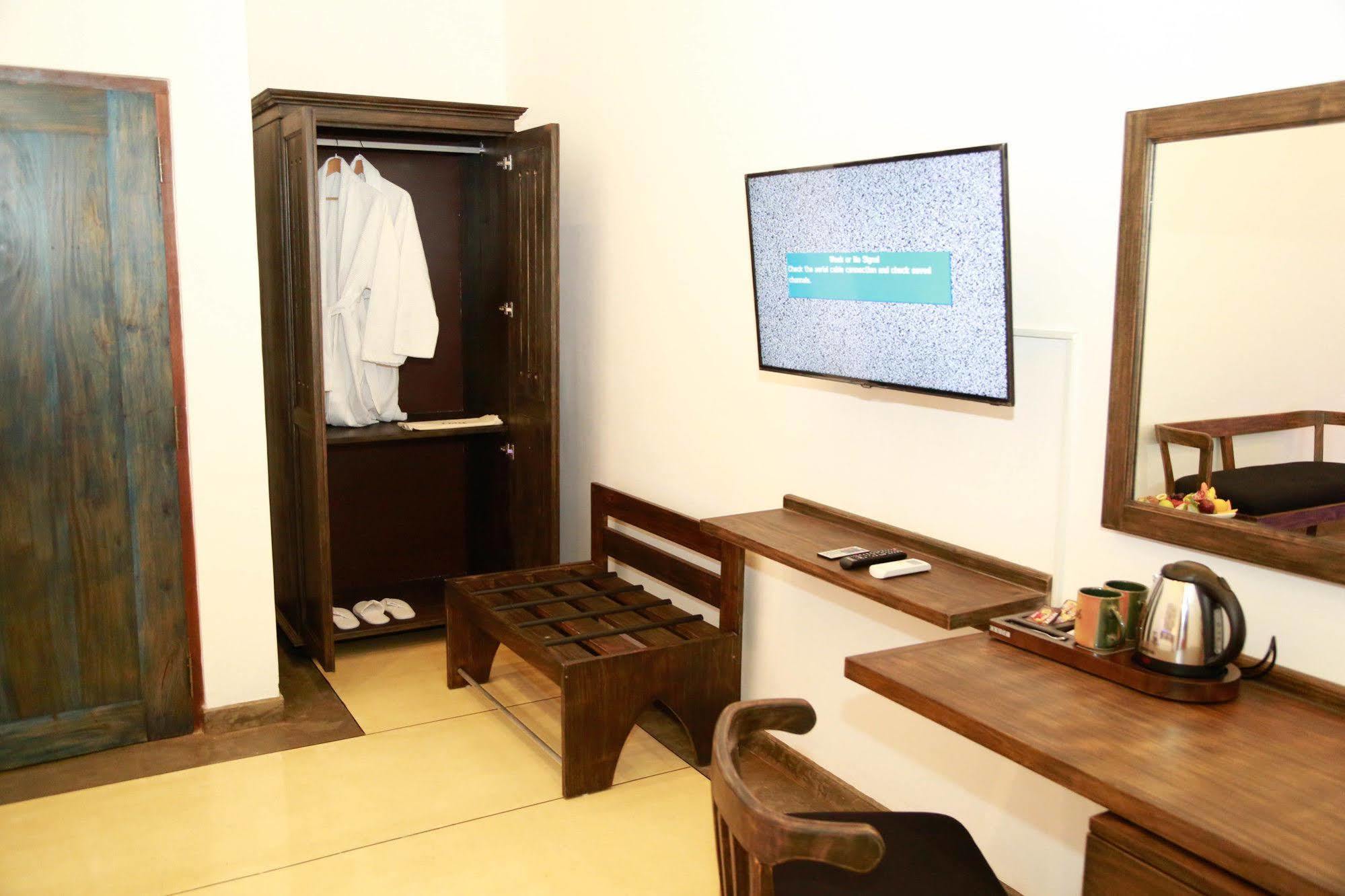Отель Tranquil Negombo Boutique Экстерьер фото